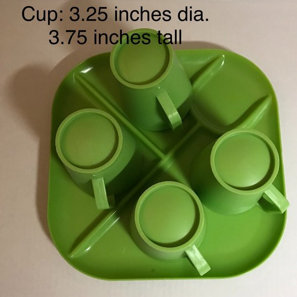 Set of 4 (8 pcs) green HARD PLASTIC divided plates & cups - Picture 2 of 5